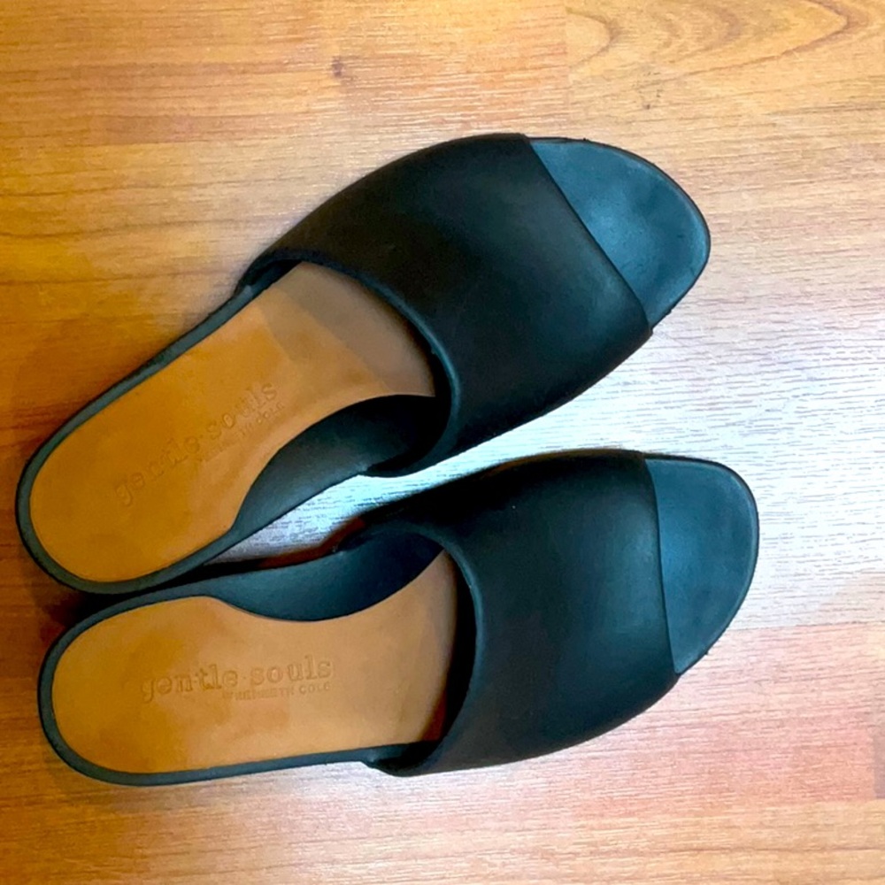 Gentle Souls ultra light sandals